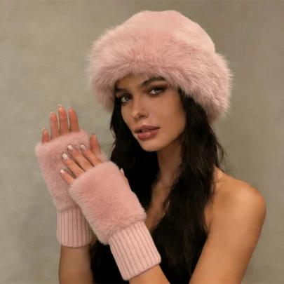 3顶优雅情人节白色蒙古帽，搭配露指手套，涤纶面料，防风保暖，无帽檐设计，简约风格，弹性贴合，适合日常穿搭、摄影、户外活动、女士嘉年华服装。