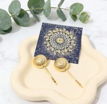 CHANEL Gold Button Hair Clip, Elegant And Fashionable Hair Accessory, Luxury Bangs Clip, Suitable For Everyday Wear - Gold - View 9