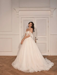 Enchanting Boat Neck Wedding Dress with Alluring Sweetheart Neckline and Open Back – Sophisticated Floor-Length A-Line Gown Featuring a Flattering Wide Neckline, Daring Rear Cutout, and Gracefully Flowing Silhouette, Perfect for Weddings, Christmas Galas, Halloween Balls, Formal Dances, Birthday Celebrations, and Special Evening Events. A Versatile Choice for Wedding Receptions, Holiday Parties, Anniversary Dinners, Resort Getaways, Black-Tie Occasions, Cocktail Gatherings, Bridal Showers, Wedding Guest Attire, Graduation Formals, Homecoming Events, and as a Timeless Bridesmaid or Dramatic Evening Gown. - Blanco - Ver 2