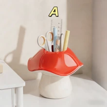 Esta adorable caja de almacenamiento con forma de seta es un organizador de escritorio multifuncional con compartimentos abiertos y cerrados, adecuado para guardar bolígrafos, lápices, pinceles de maquillaje y tijeras. Es duradero y fácil de limpiar, con una base resistente y una tapa ergonómica, lo que le da un toque decorativo a su espacio de trabajo.