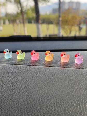 Luz nocturna de pato, artículo decorativo para el coche. Pequeña figurita decorativa linda. Este pequeño pato se usa para decorar el coche y hacerlo talla grande atractivo.
