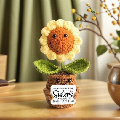 1件手工钩编桌面摆件，趣味盆栽向日葵玩偶，可爱卡通风格，是送给闺蜜、姐妹、妈妈、奶奶的绝佳生日礼物，男女皆宜，传递正能量，创意派对装饰，圣诞节、情人节礼物，儿童房毛绒玩具，桌面小礼物
