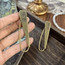 7枚复古安全别针，耐用铜锌合金复古字母胸针，适用于披肩、毛衣、工艺品和单脚木屐 | 多种款式 - 彩色 - 查看 5