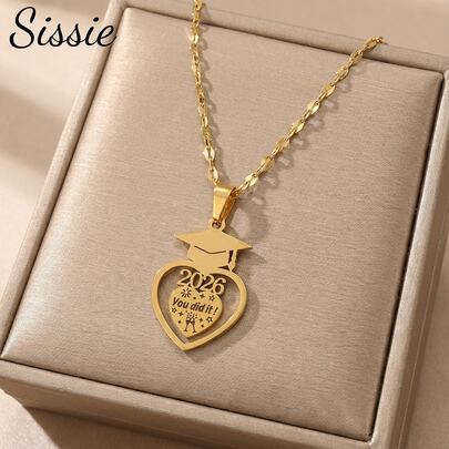 1 pieza Collar con gorra de graduación dorada en spray, modelo 2026, material de acero inoxidable, adecuado para niños, niñas, compañeros de clase, amigos, regalo de graduación y regreso a la escuela