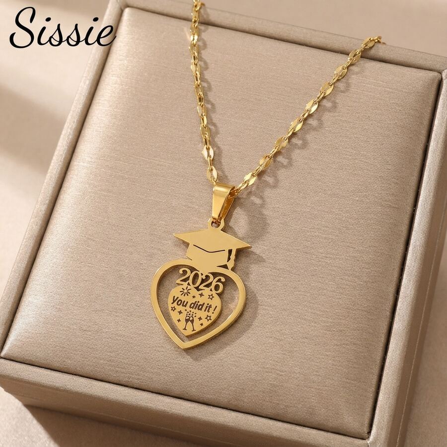 1 pieza Collar con gorra de graduación dorada en spray, modelo 2026, material de acero inoxidable, adecuado para niños, niñas, compañeros de clase, amigos, regalo de graduación y regreso a la escuela