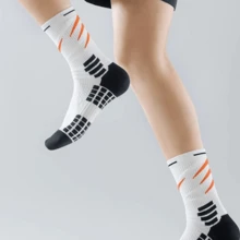 男士篮球袜一双装，加厚毛圈面料，吸湿排汗，防滑，减震，透气，适合篮球、运动、健身、跑步、足球等运动，春秋季穿着。