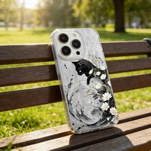 1 pièce Motif tourbillonnaire chat noir et fleur blanche, chat prunier, vague océanique, créatif, mignon, style rétro européen et américain, étui de téléphone avec couverture complète anti-chute, dégradé de plumes argentées brillantes, convient pour Samsung/OPPO/VIVO/Honor/Redmi/Transsion - Multicolore - Voir 5