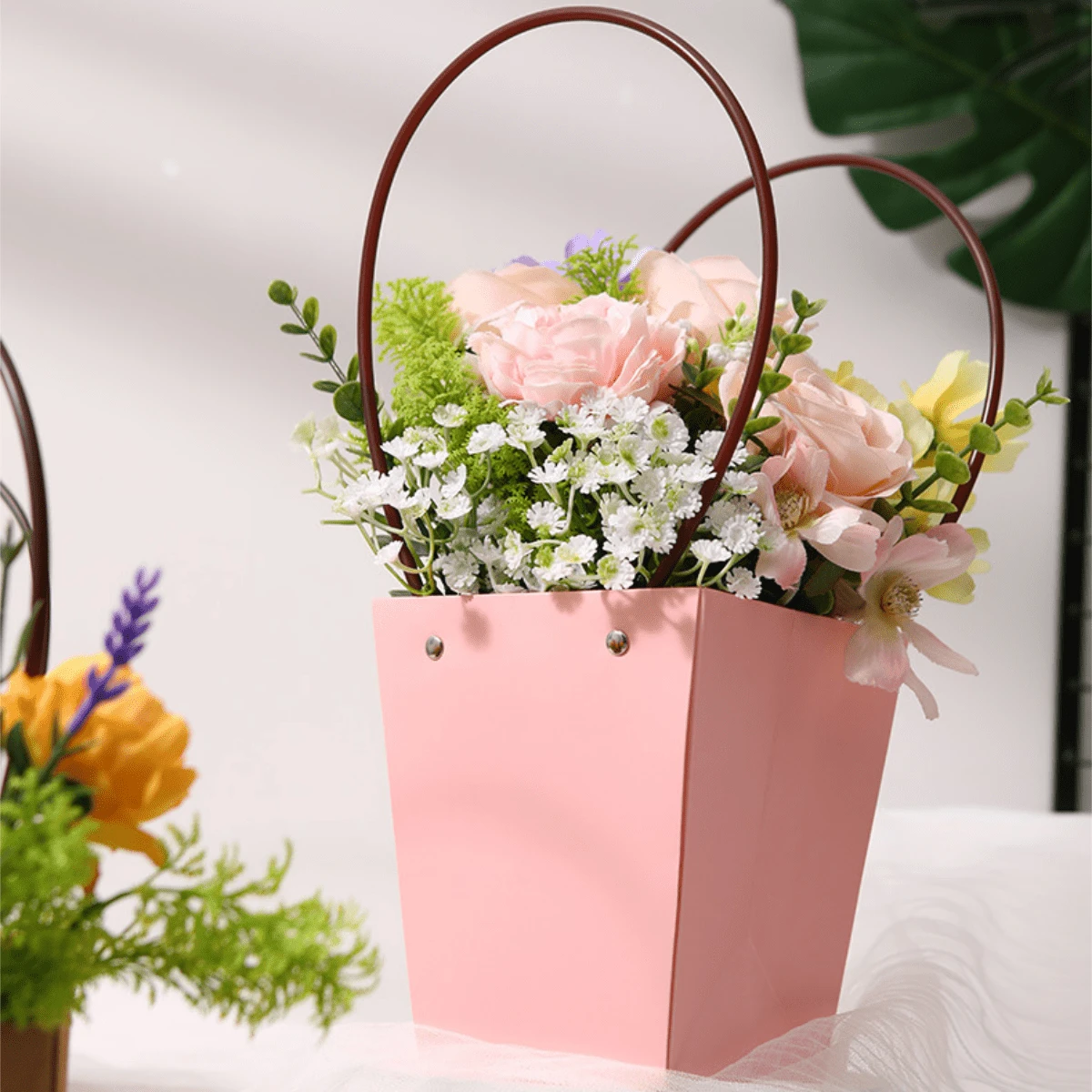 10个粉色牛皮纸礼品袋，防水加厚包装袋，适用于节日礼品盒、鲜花包装、花束包装、玫瑰花束、花篮、节日礼品包装、鲜花礼品包装袋等。 - 彩色 - 查看 1