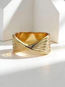 Charm-In 女士镀金多条纹扭纹宽戒指 | 现代艺术感十足的个性饰品，适合日常佩戴/派对场合，周年纪念/送给女友的理想礼物 - 金色 - 查看 4