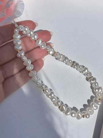 1 pieza Cordón con media luna blanca y cuentas de perlas falsas para teléfono inteligente, cámara, auriculares inalámbricos, correa de bolso