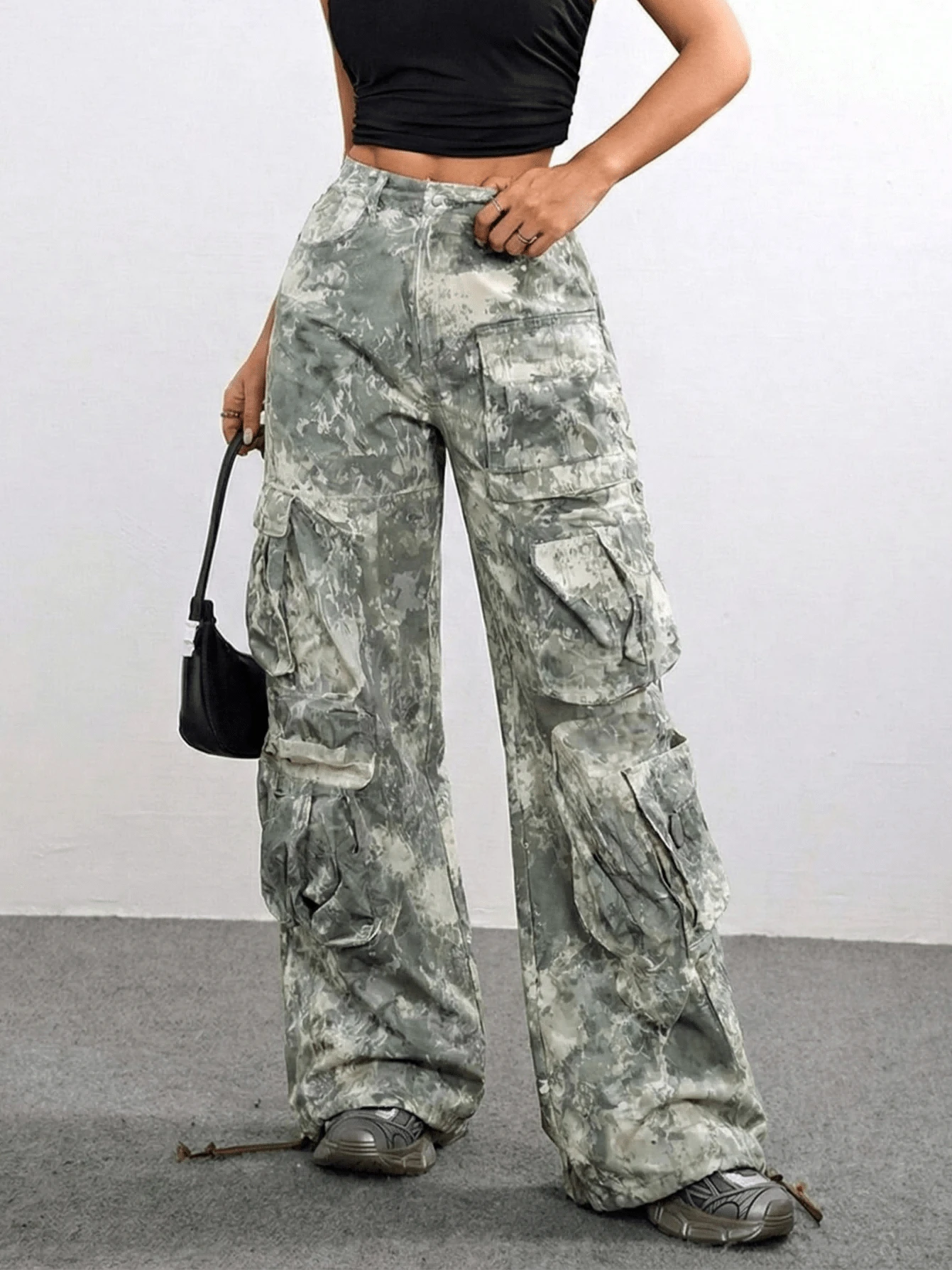 Vacation Outfits Women Black Crop Tank Top & Camo Print Multi-Pocket Cargo Pants Set, Summer Streetwear Co-Ord - 灰色 - 查看 1