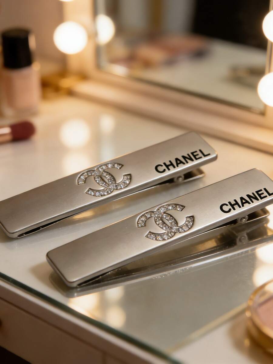 CHANEL 银色发夹，侧分发夹，优雅女士发饰