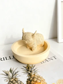 Giá đỡ nhẫn hình bò cao nguyên kèm khay tròn, tượng bò Scotland, giá đỡ nhẫn cưới/nhẫn đính hôn, giá đựng trang sức hình bò nhỏ, khay đựng trang sức làm quà tặng cho người yêu thích bò. - Nhiều màu - Xem 14