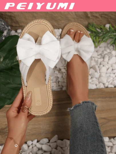 PEIYUMI Nya flip-flops för vår/sommar för kvinnor, lätta platta tofflor med rosettdekor, moderiktiga och snygga, tjock sula, mjuka och bekväma