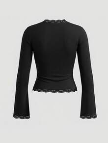 Áo thun nữ dài tay mỏng nhẹ, thoáng khí, ôm sát, màu trơn, cổ chữ V sâu, phối ren, tay loe, thích hợp cho hẹn hò ngày Valentine, màu đen mùa xuân. - màu đen - Xem 4