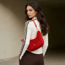 Adidas NEWY W BAG 女士时尚单肩包，休闲通勤简约户外旅行单肩斜挎包 - 淺猩紅 - 查看 1