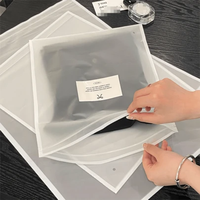 100pcs Matte Flat Pouches, Premium Gift Packaging Bags, Women's Clothing Packaging Bags, Reusable Packaging Bags, Thickened Waterproof Packaging Bags, Suitable For Outdoor Travel Clothing Storage, Holidays, Weddings, Schools, Dorms, Offices, Transportation And Mailing, Birthday And Party Gifts Packaging.