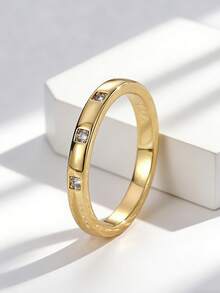 Charm-In Damen Ring mit goldfarbener Beschichtung und minimalistischem kubischen Zirkonia-Akzent - schlichter, zarter Stil für Büro und als Freundschaftsgeschenk - Gold - Übersicht 3