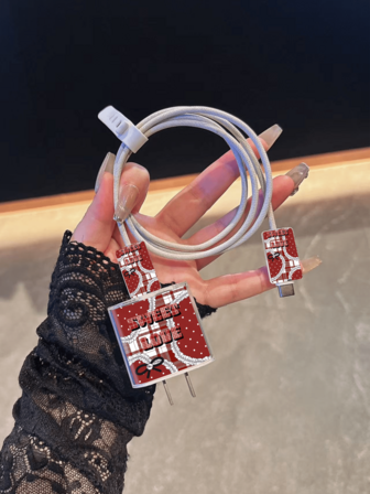 波点爱心蝴蝶结充电器保护套，兼容 20W/30W 快充适配器，防刮花，充电线保护套，适用于苹果 20W 充电器，简约苹果充电器保护套，兼容 20W 15/16 Pro Max 充电线保护套，防刮花，防咬，适用于 13/14 Plus，情人节礼物送给男友/女友，圣诞节礼物送给 17/17 Pro Max/Air