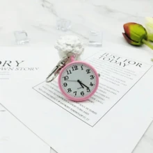 Montre de poche analogique à quartz multicolore élégante et à la mode pour femme, idéale pour les examens d'infirmière ou d'étudiante. Porte-clés mini montre original à offrir aux amies, aux amoureuses, pour les fêtes ou à glisser dans un sac ou à accrocher à ses clés au quotidien. - Multicolore - Voir 5