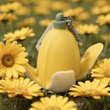 Llavero Holder porta gel incluido al azar bath  b&BW original figuras silicona y brillos bota canasta de flores pastel coquette corazon CABALLITO MAR PLATANO MALETA MARIPOSA NAVIDAD CEREAL MILK - AMARILLO PLATANO - Ver 2