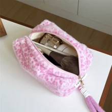 Autumn-Winter Plush Handheld Pillow Bag, Leopard Print Storage Organizer for Women - Essential Travel Accessory: Cosmetic Bags, Toiletry & Sanitary Pad Holder with Zipper - Bolsa de almohada de peluche de mano de Pantera Negra - Ver 1
