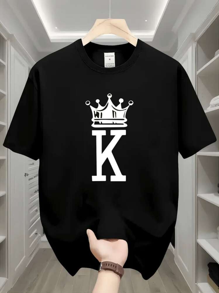 Camiseta gráfica casual de verano para hombres - Impresión de corona y letra K en negrita, diseño negro con blanco, camiseta de manga corta de ajuste regular para actividades al aire  atuendo casual, camisetas de verano, camiseta lavable en máquina - Negro - Añade 2