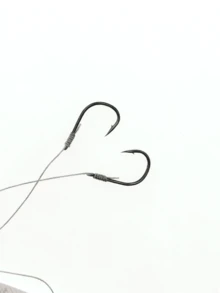 4包，每包40个结实耐用的马毛绑制双钩钓具套装，带倒刺鲤鱼钩 - 黑與白 - 查看 2