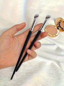 1pc Multi-Functional Precise Coverage Concealer, Soft & Fluffy Finger-Shaped Concealer Brush For Flawless Makeup - Black - View 2