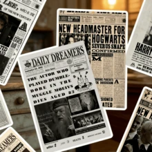 54张哈利波特日报风格贴纸 - 高清防水贴纸，适合粉丝收藏，也可用于装饰笔记本、日记本、行李箱、水瓶、电脑、自行车和剪贴簿。是哈利波特粉丝和文具爱好者的完美礼物。 - 彩色 - 查看 5