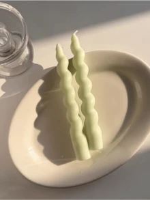 两支色彩缤纷的螺旋形蜡烛，配有长长的线性手柄。这些散发着大豆香味的蜡烛适合用于春节派对装饰、房间装饰、生日、毕业典礼和其他场合。它们也是很棒的礼物。 - 彩色 - 查看 9