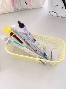 Cesta de almacenamiento de hierro de estilo clásico - Cesta de almacenamiento de hierro ovalada de estilo INS en color crema, con 3 opciones de color (azul/rosa/amarillo), estructura de metal sin costuras resistente, diseño multifuncional adecuado para organizar artículos de papelería, cosméticos y diversos elementos en el escritorio de la oficina, también es un cesto perfecto como accesorio fotográfico - Multicolor - Ver 3