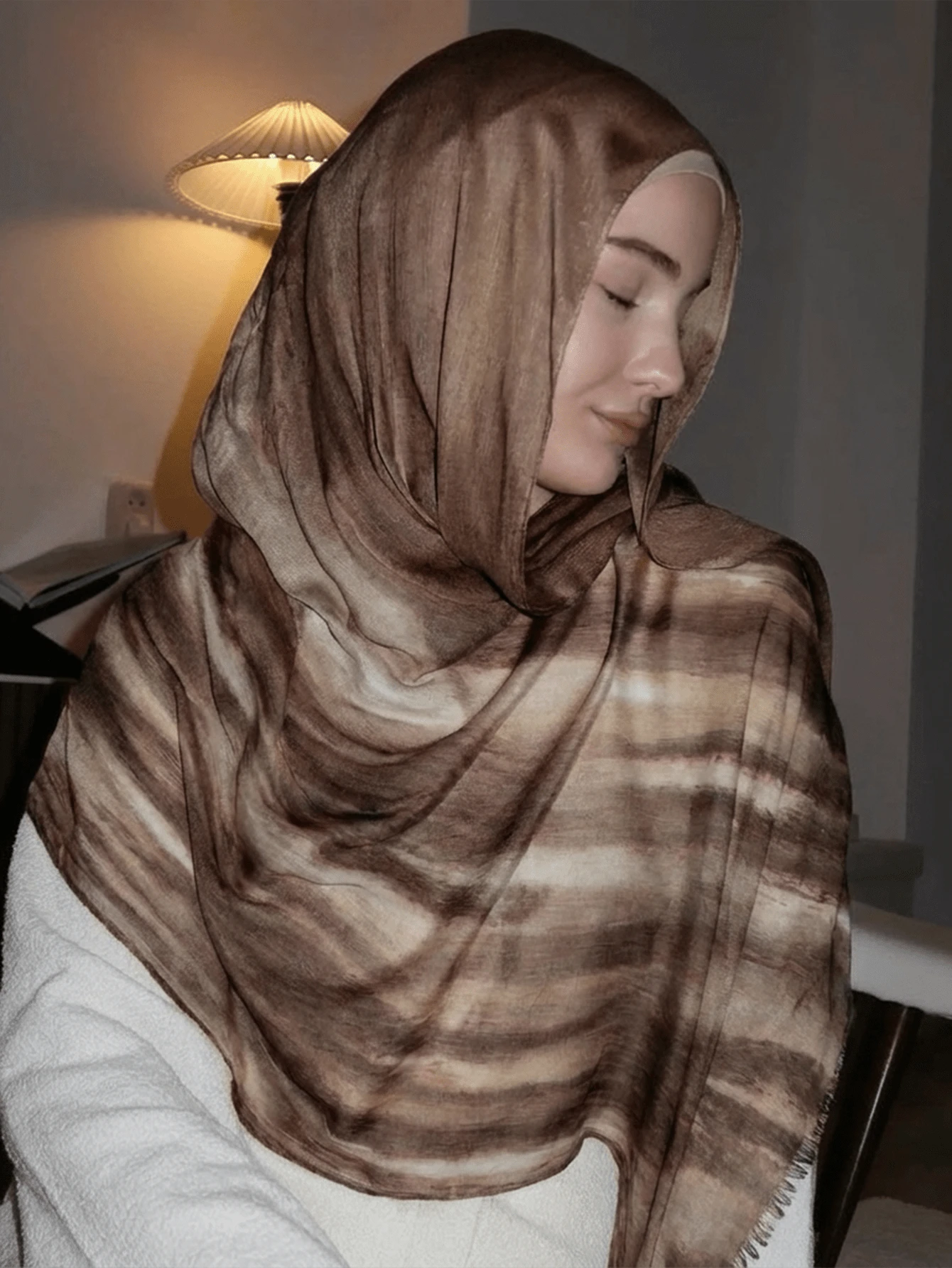 1 chiếc khăn choàng nữ phong cách Bohemian, họa tiết sọc màu nước nhuộm tie-dye, chất liệu viscose, kiểu khăn hijab đường phố thường ngày, đa năng cho sử dụng hàng ngày, mùa thu.