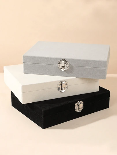 1个优雅三层首饰收纳盒，带抽屉 - 长方形布艺耳环架，防尘展示盒，完美的家居装饰品。男女皆宜。天鹅绒抽屉时尚高档。精致的水晶拉手方便取用三层收纳盒，可存放耳环、项链和戒指，也适合化妆间装饰。