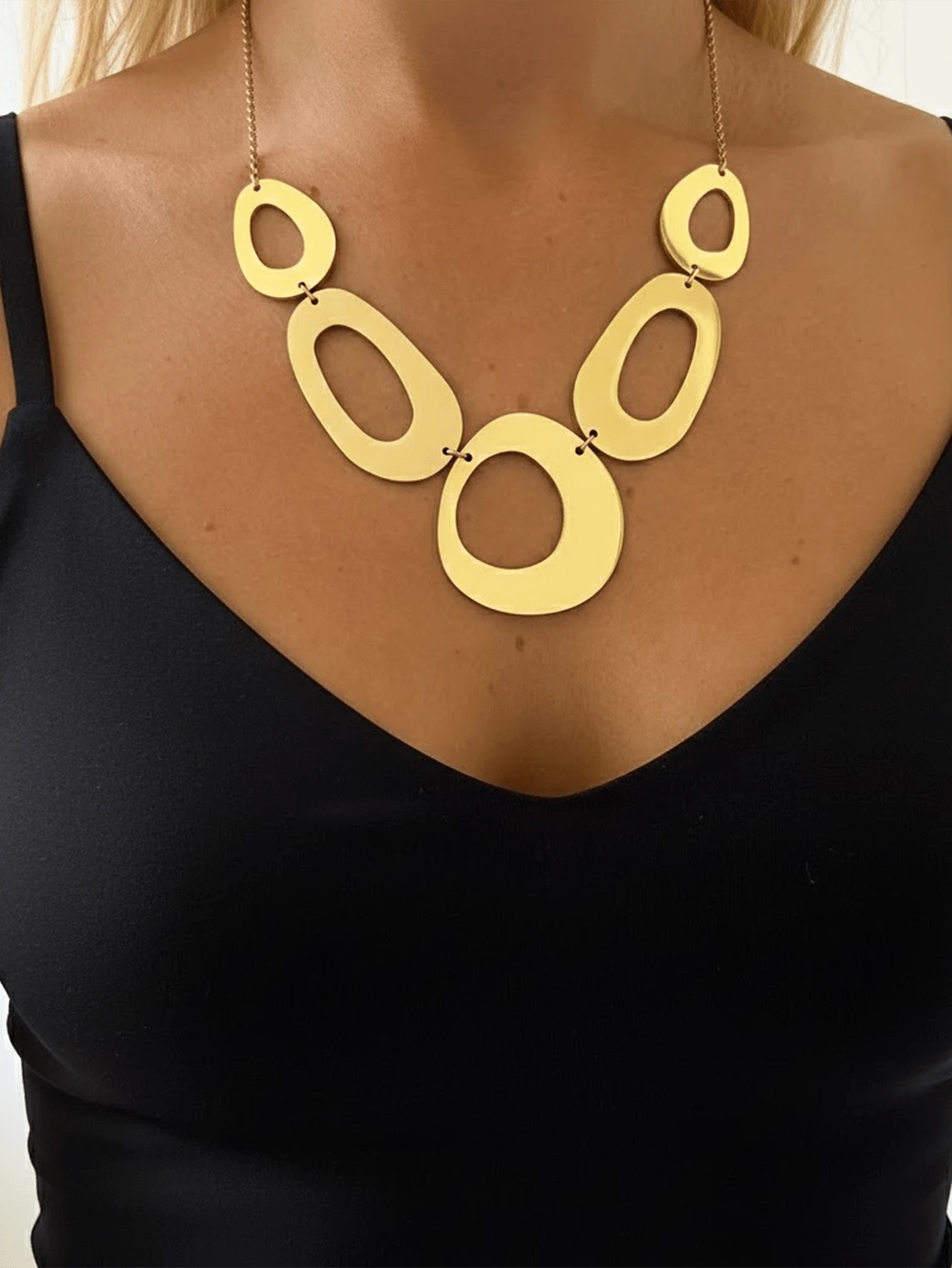 1pc Vintage Exaggerated Geometric Hollow Oval & Water Drop Splice Charm Necklace, Luxurious & Elegant, Suitable For Wedding, Party, Vacation, Casual, Street Style, Women & Couples, Holiday, Birthday, Versatile Gift - Necklace - View 1