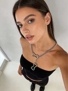 A Simple Yet Stylish Silver Hollow Metal Chain Necklace, Suitable For Both Men And Women, Perfect For Everyday Wear, Parties, And Special Occasions. - Silver - View 5