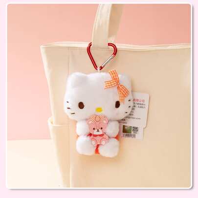 SANRIO 三丽鸥官方授权Hello Kitty毛绒钥匙扣系列 - 可爱卡通挂件，适用于背包、手提包、托特包、学生书包和行李箱 - 多种款式和设计的柔软毛绒配饰 - 日常使用、通勤、旅行装饰或展示的可爱收藏品 - 完美的生日惊喜