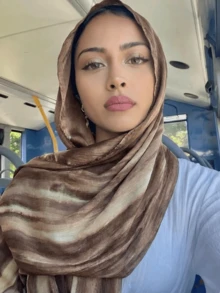 1 chiếc khăn choàng nữ phong cách Bohemian, họa tiết sọc màu nước nhuộm tie-dye, chất liệu viscose, kiểu khăn hijab đường phố thường ngày, đa năng cho sử dụng hàng ngày, mùa thu. - màu nâu - Xem 3