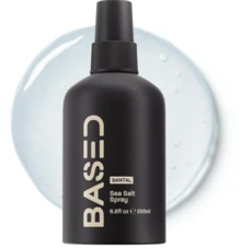 2PCS BASED Hair Clay For Men, Premium Hair Clay With Strong Hold, Texturizing Finish, & Low Shine, Hair Styling For Medium, Thick, Straight, Or Wavy Hair, Santal Sandalwood Fragrance (3oz Pack Of 1)+BASED Sea Salt Spray, Natural Finish Sea Salt Spray For Hair, Volumizes & Texturizes, Infused With Kelp & Vitamin B5, Light & Non-Greasy, Paraben, Sulfate, Phthalate Free, 6.8 Oz (Pack Of 1) - 正裝 - 查看 2