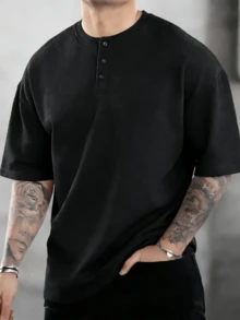 一件男士黑色华夫格亨利领T恤，柔软透气，舒适贴身，美式简约风格，适合休闲穿着和通勤。 - 黑色 - 查看 4