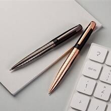 一款优雅高端的旋转圆珠笔/创意电镀雕刻中号油性笔/书写流畅/男女皆宜的奢华办公用笔/学生书法练习笔/可替换笔芯 - 筆 - 查看 4