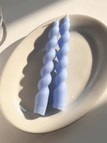 两支色彩缤纷的螺旋形蜡烛，配有长长的线性手柄。这些散发着大豆香味的蜡烛适合用于春节派对装饰、房间装饰、生日、毕业典礼和其他场合。它们也是很棒的礼物。 - 彩色 - 查看 17
