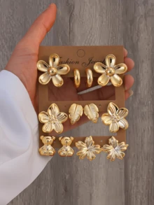 6 pares de pendientes hipoalergénicos de moda para mujeres en color dorado + Juego de anillos C, que incluye cinco diseños: hoja de ciruelo, flor de huevo, fuegos artificiales, hoja de la suerte, oso, y anillos de pendientes de 2.1C. Adecuado para que las mujeres lo usen durante todo el año, es el mejor regalo para novias y familiares. - Dorado - View 4