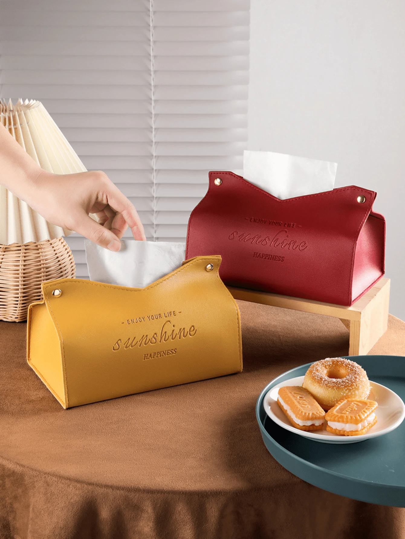 Caja de pañuelos de lujo nórdica de 5*8.6 pulgadas de cuero, adecuada para la sala de estar, la cocina, el dormitorio, el vestíbulo, el almacenamiento del coche, soporte de pañuelos minimalista elegante y lindo, ideal para regalos de vacaciones, cumpleaños, todo el año - Multicolor - Ver 1