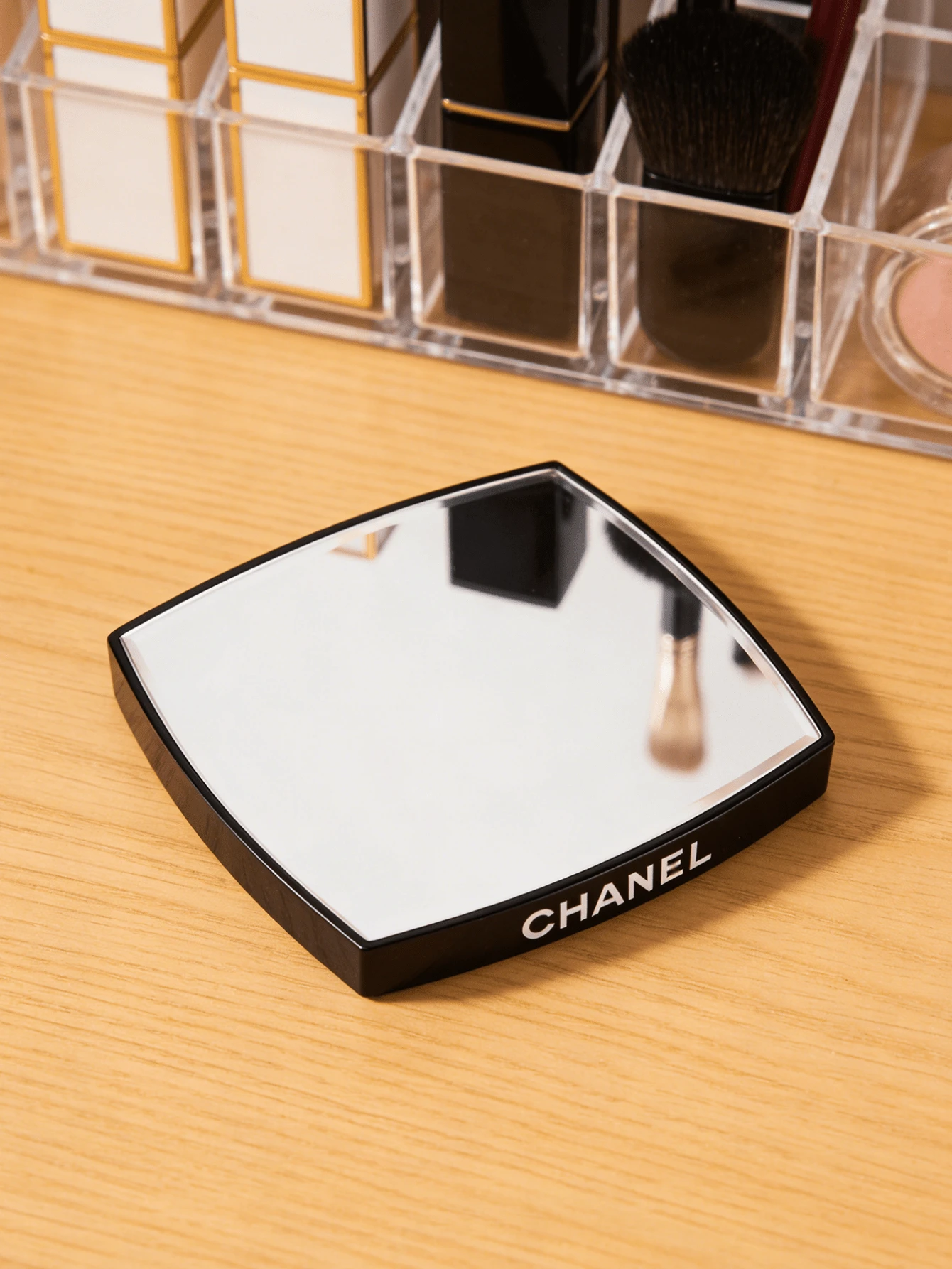 CHANEL 双面放大化妆镜，黑色，便携，设计优雅，小巧精致，旅行友好 - 黑色 - 查看 1