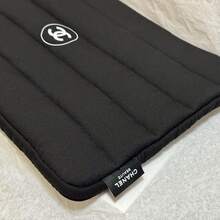 CHANEL 超薄保护套，化妆包，黑色绗缝收纳包，适合日常通勤和旅行 - 黑色 - 查看 6