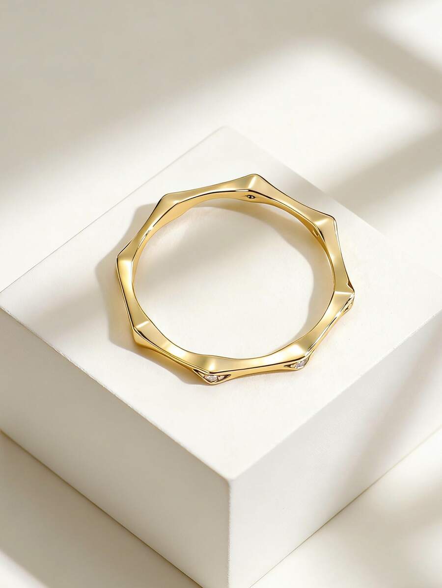 Charm-In Nhẫn bản rộng mạ vàng với họa tiết bất thường và điểm xuyết đá CZ, phụ kiện phong cách tối giản sang trọng độc đáo, phù hợp để đeo hàng ngày/đi làm/hẹn hò/dự tiệc, món quà lý tưởng cho bạn gái/bạn thân/sinh nhật/lễ hội. - Vàng - Xem 1