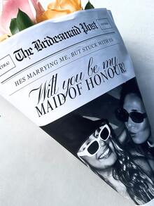 1/3/5 定制照片报纸 - 伴娘/花童个性化求婚海报，可定制黑白照片报纸，是婚礼邀请函和情人节花束包装的理想之选，优雅的婚礼派对纸质装饰，浪漫的情人节礼物（送给情侣/闺蜜），经典报纸风格订婚装饰 - 彩色 - 查看 11