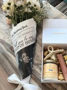 1/3/5 定制照片报纸 - 伴娘/花童个性化求婚海报，可定制黑白照片报纸，是婚礼邀请函和情人节花束包装的理想之选，优雅的婚礼派对纸质装饰，浪漫的情人节礼物（送给情侣/闺蜜），经典报纸风格订婚装饰 - 彩色 - 查看 10