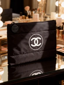 CHANEL Materiel, Black Makeup Bag, Down Cotton, Large Capacity, Travel Organizer, Zippered, Portable, Travel Makeup Bag - Black - View 3